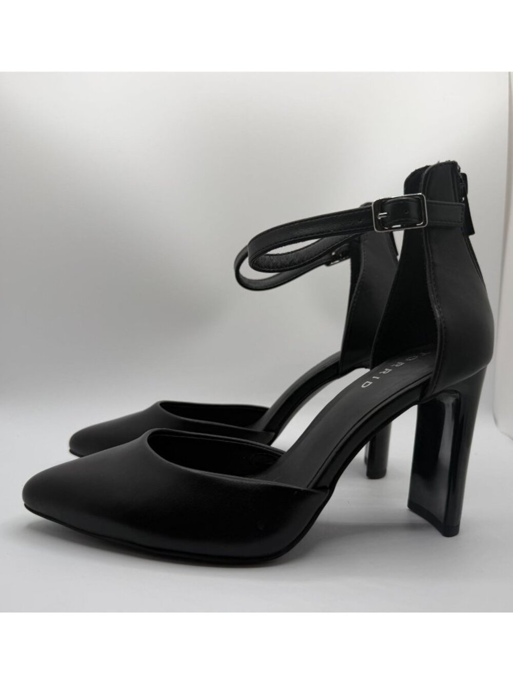 Torrid Black Pointed Toe Ankle Strap Heels Pump Women's Size 7.5WW Party Formal